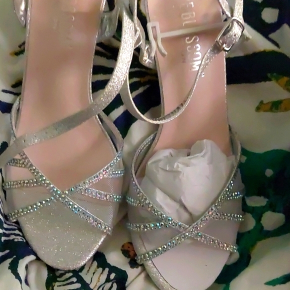 silver Rhinestone Kitty Heels - Picture 5 of 11